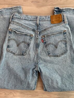 Levi’s Ribcage Straight Ankle Jeans